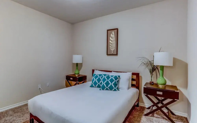 Apts At 41St By Namastay