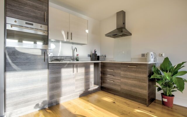Fountain Bridge apartment