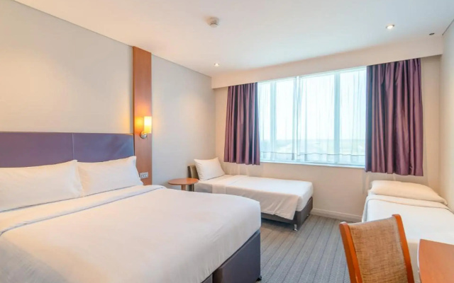 Premier Inn Abu Dhabi Airport (Business Park)