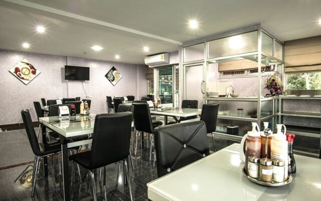 Winner Sriracha Service Apartment