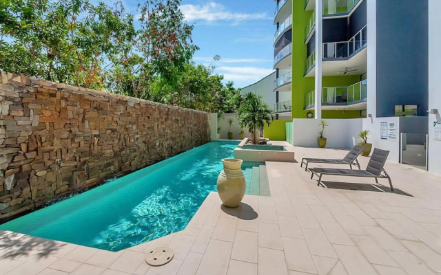 Pool View City Centre Apartment 206