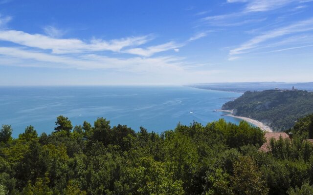 Luxurious Villa in Sirolo With Swimming Pool