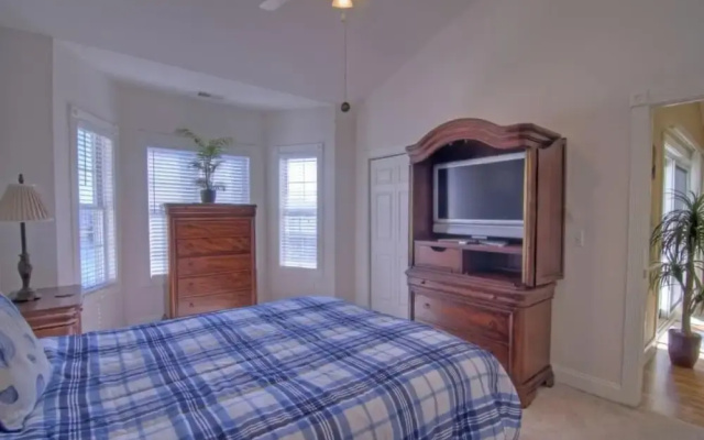 Magnolia Pointe Three-bedroom Apartment 404-4861