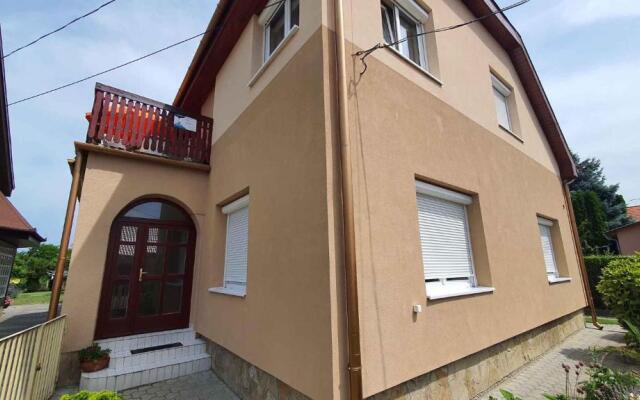 Apartments in Balatonlelle 43115