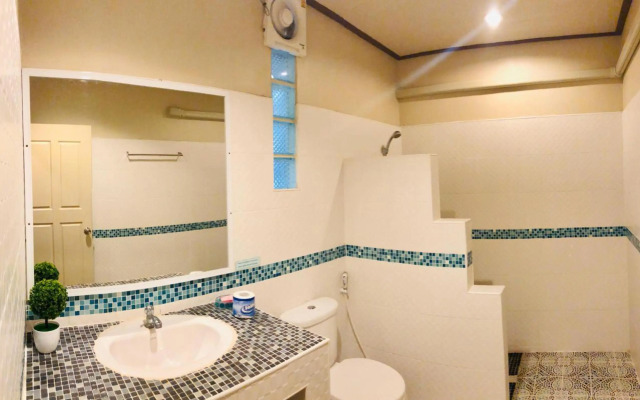 Haad Khuad Resort