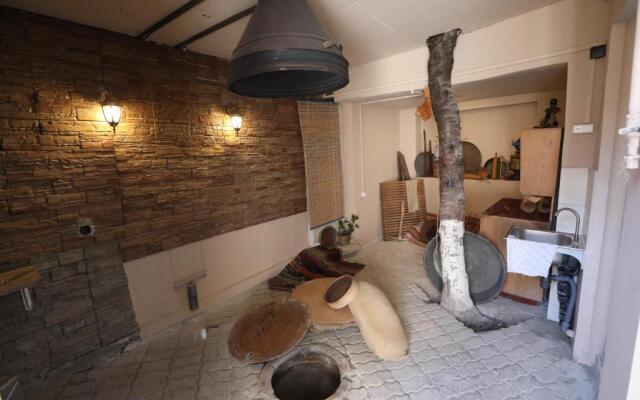 Blue Poppy - 1 BR - Self Checkin - Garden - BBQ