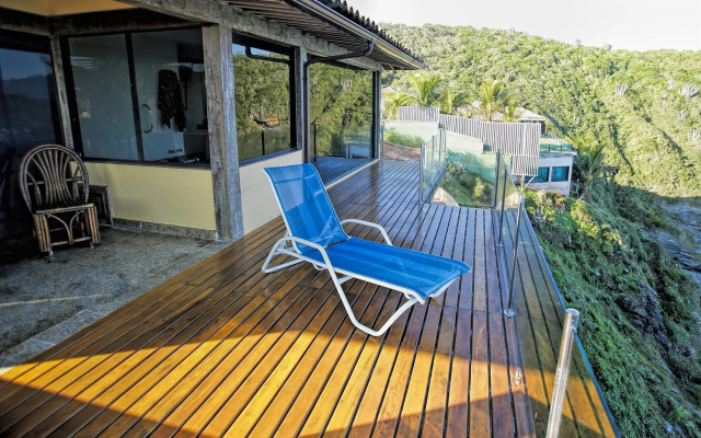 Cliffside Luxury Inn