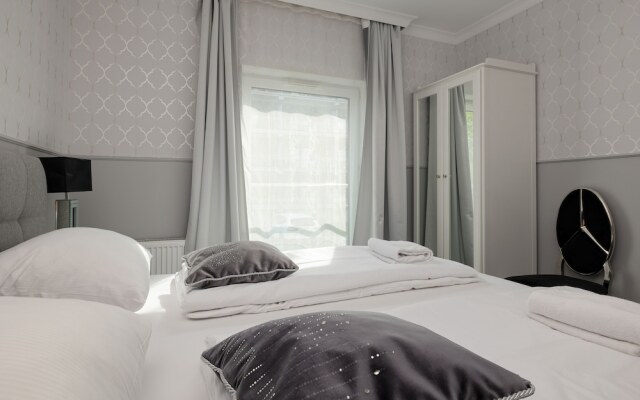 Apartments Five Seas by Renters