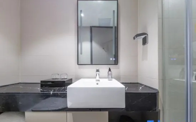 Home Inn Business Hotel (Xuanwei Meihuan Park Xining Center Branch)