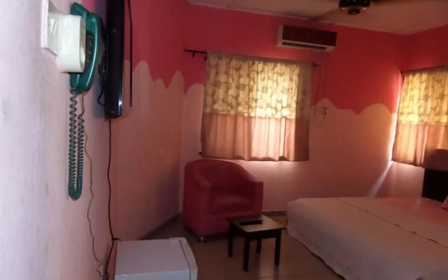 Phadis Hotel