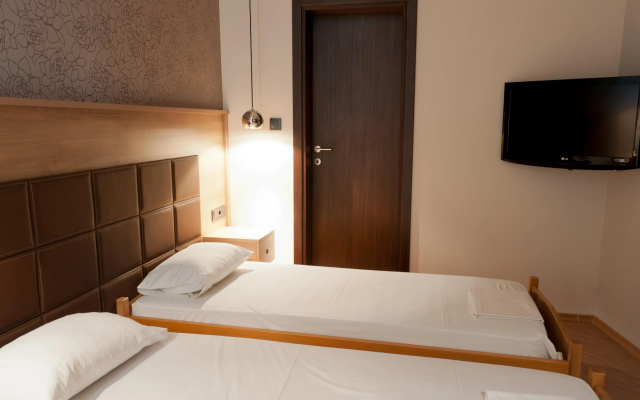 Metropolis Hotel
