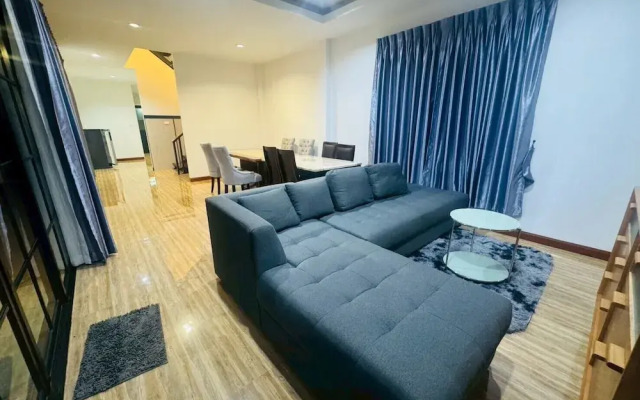 Level FIVE pool villa Pattaya