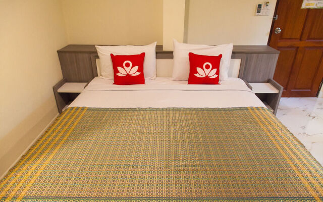 ZEN Rooms Samsen 3