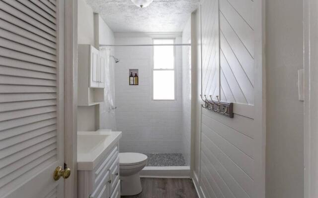 1858 Edgeland Avenue, Unit One