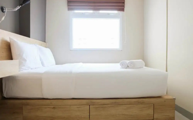 Modern and Bright 2BR Green Pramuka Apartment