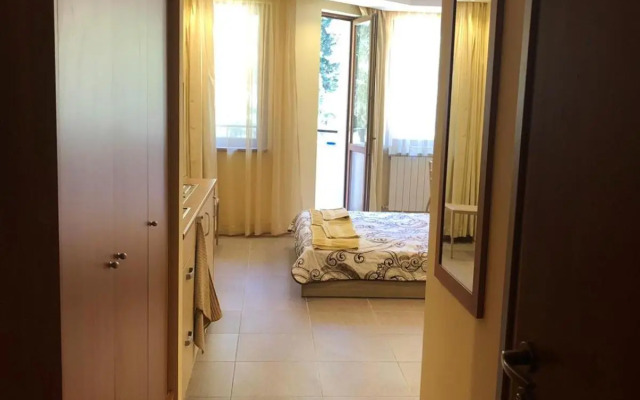 Studio Villa Park Premium Gold