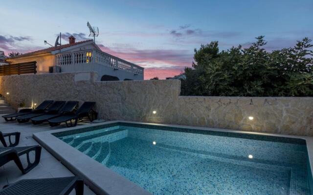 Holiday Home Villa Desire 1819