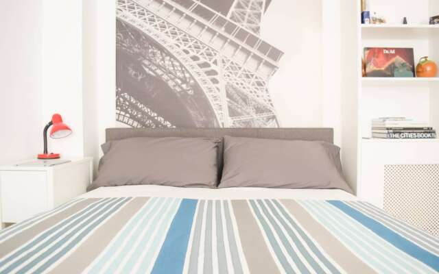 Modern Designer London Studio Flat With Patio