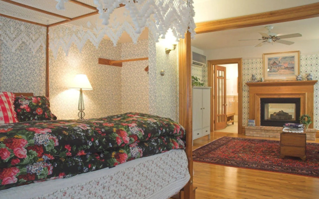 White Lace Inn