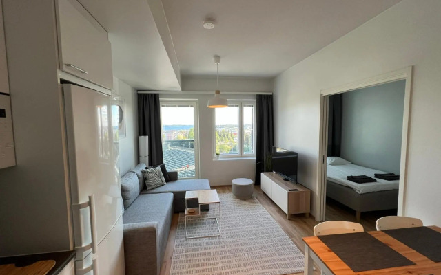 City apartment with lake view and free parking