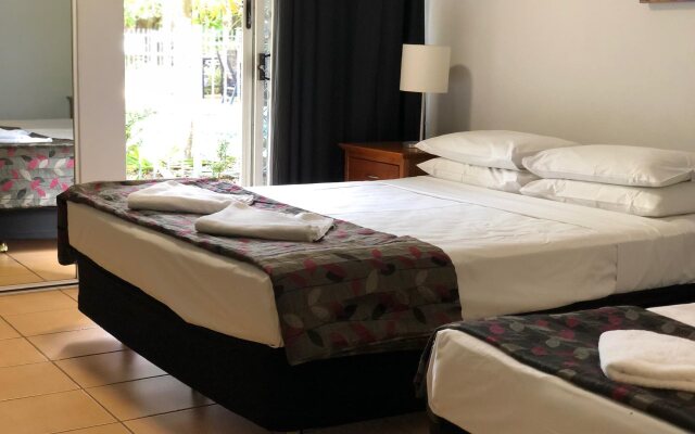 Cairns Reef Apartments & Motel