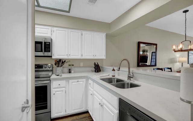 Luxury Riverfront Condo 1 BLK to Schlitterbahn!