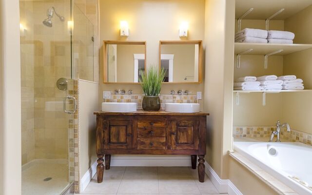 Sleeps 16 Luxurious 6BR Seattle Home