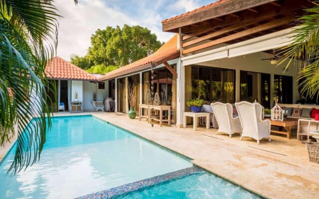 Sunny Vacation Villa 62