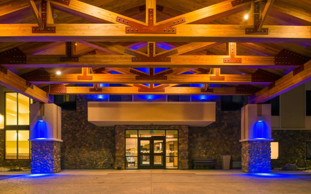 Glacier Peaks Hotel
