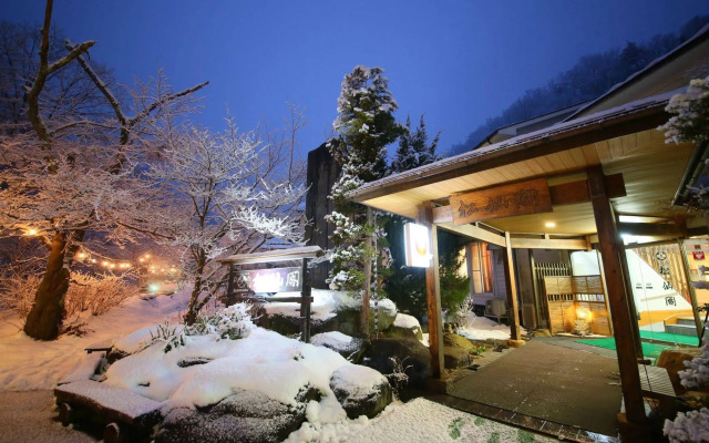 Nakaoyama Onsen Shosenkaku