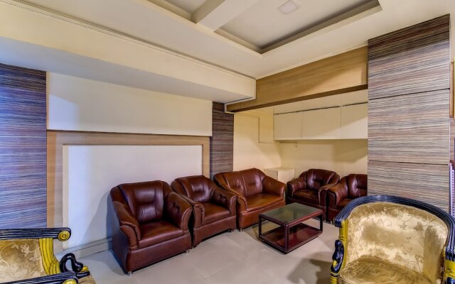 OYO Flagship 36693 Hotel Royal Enclave