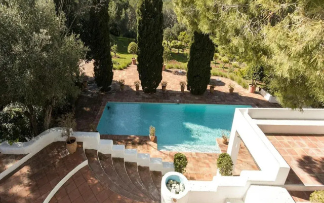 Country-view Villa With Pool