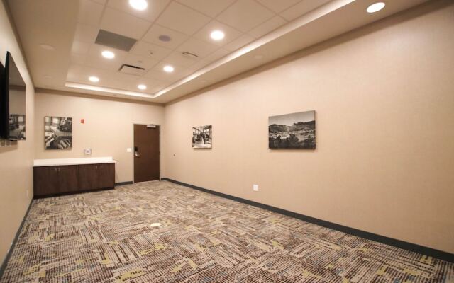 Hampton Inn by Hilton Lead