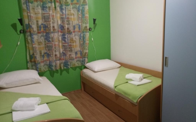 Apartment Stan - 150m from the sea A2 prizemlje Duce, Riviera Omis