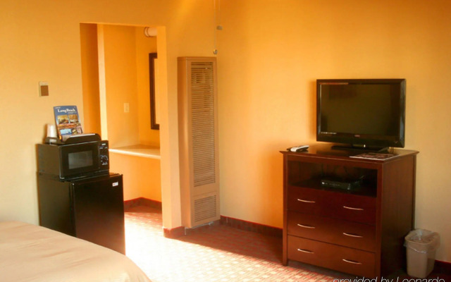 Pacific Inn & Suites