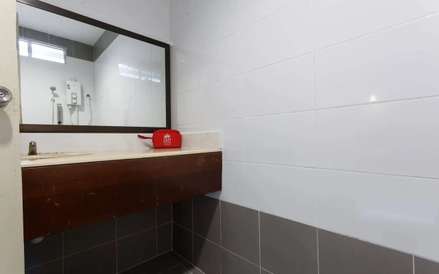 ZEN Rooms Pantai Rhu