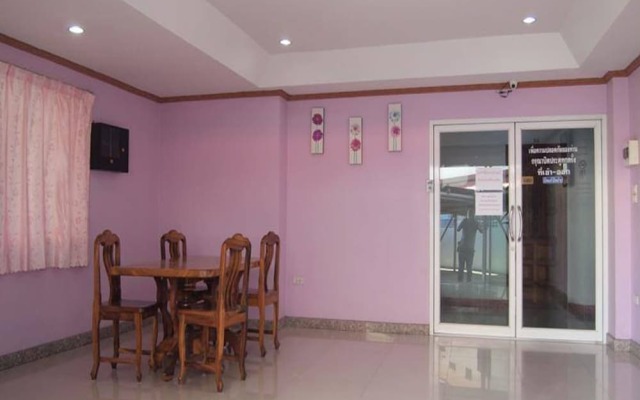 Somsri Apartment