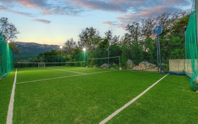 Awesome Home in Dugopolje With Wifi and 4 Bedrooms