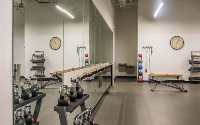 1 BR & 2 BR Apt in Central Business District by Frontdesk