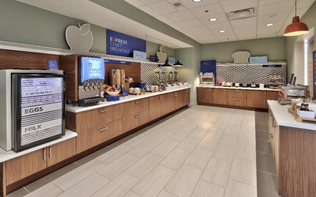 Holiday Inn Express & Suites Albuquerque East by IHG