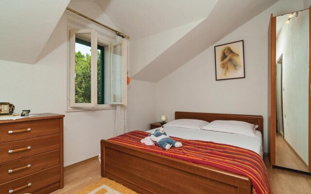 Stunning Home in Pucisca With 3 Bedrooms and Wifi