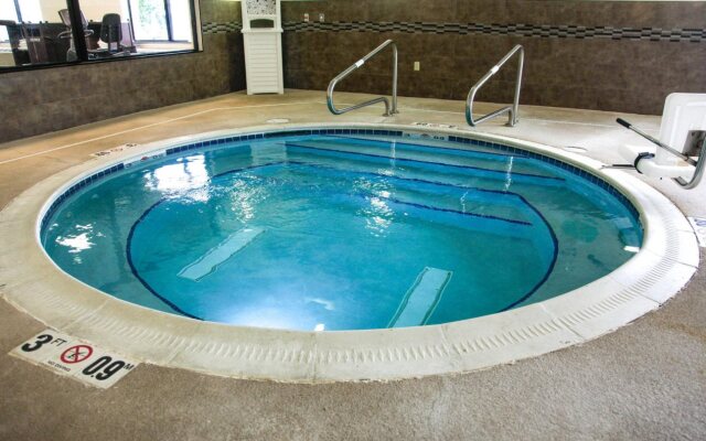 Holiday Inn Express & Suites Cumberland - La Vale by IHG