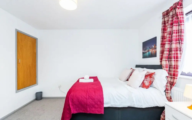 Cosy 2-bed House! Dagenham! Free Parking