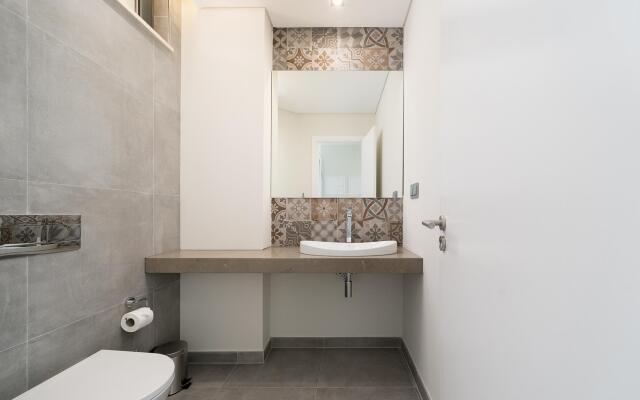 Apartment by Ideal Homes | Overlooking Arade River | Pool | Gym