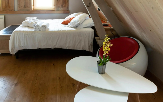Nice holiday home in Nouvelle-Aquitaine with indoor pool