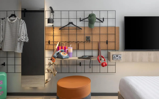 Moxy Cork