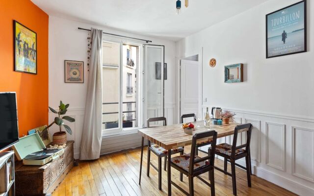 Spacious and Bright Duplex Located in the 19th