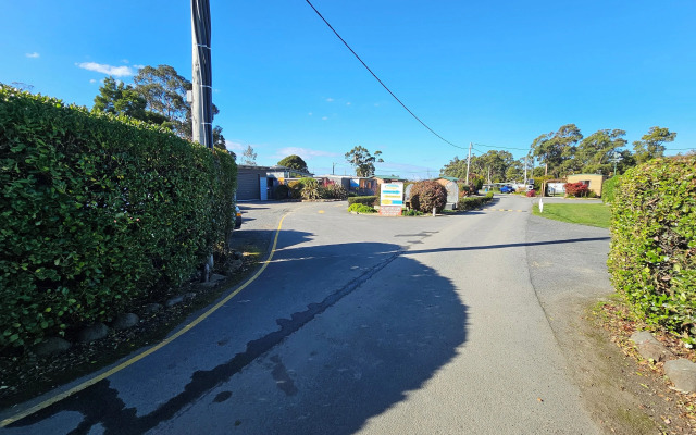 Snug Beach Cabin And Caravan Park