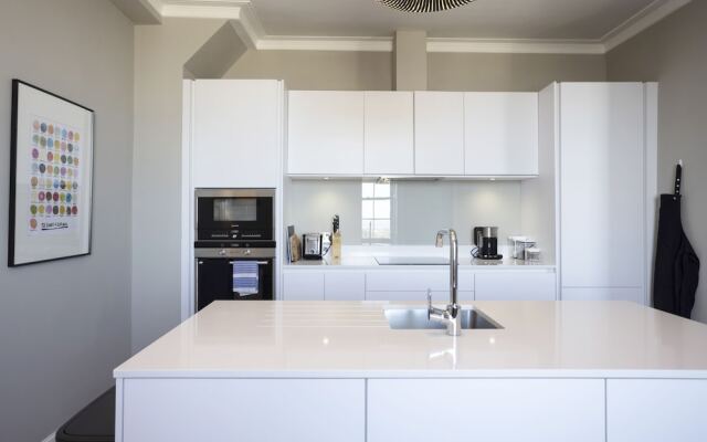 JOIVY Splendid 2-Br Apartment In New Town