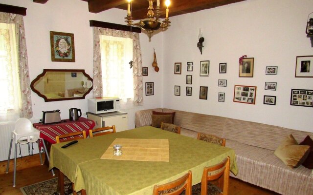 Room in Farmhouse - Rustic Charm - two Bedroom Suite 8601